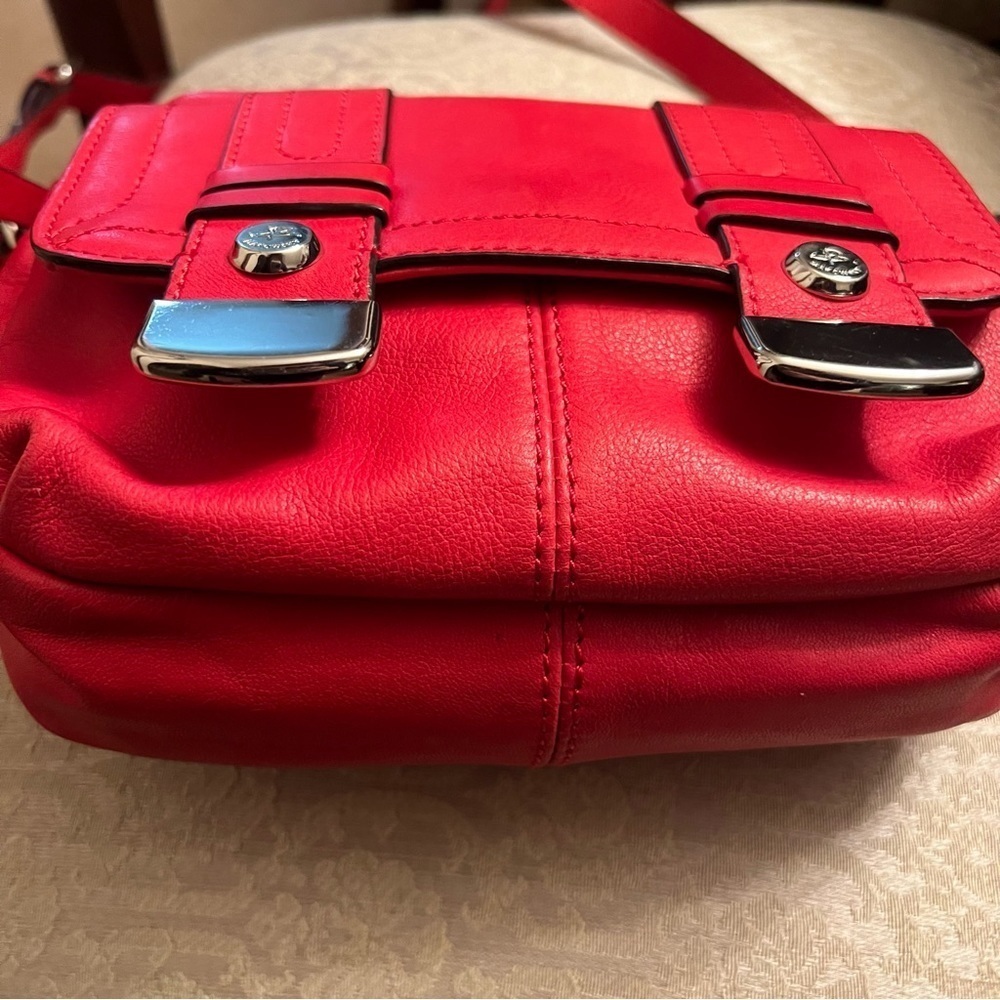 B Makowsky red leather crossbody purse silver toned hardware EUC - Picture 4 of 11